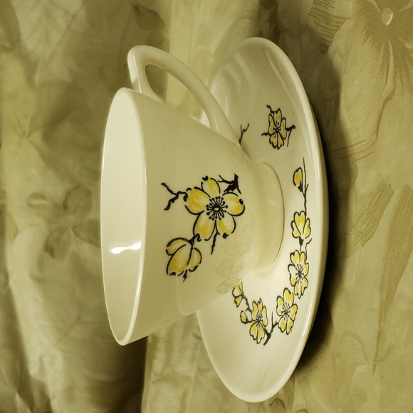 Mid-century Vintage Stetson Pottery Yellow Dogwood Blossom Dishes 4-piece Set - Picture 6 of 10